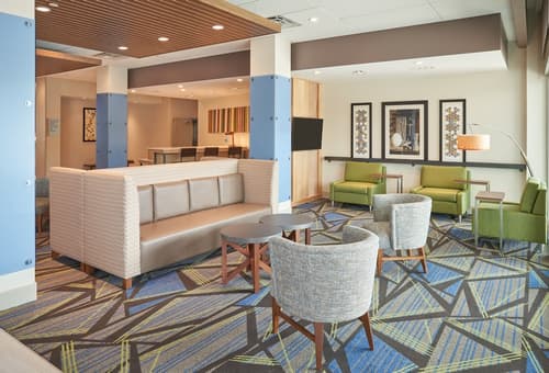 Holiday Inn Express Doral Miami by IHG, Lobby sitting area