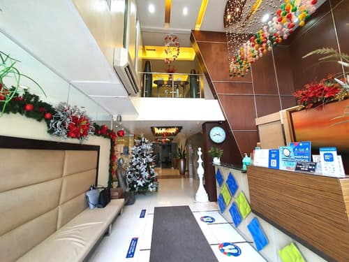 Festive Hotel Makati, Reception