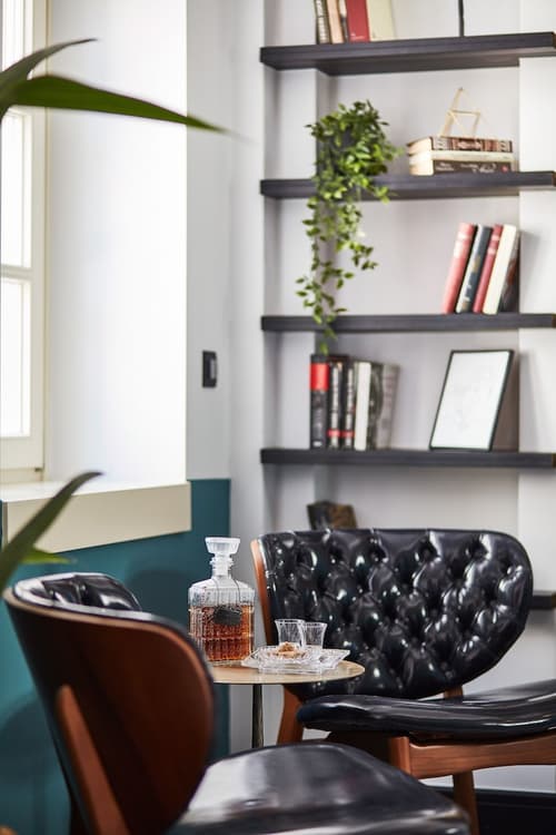 Λιθεία-Lithia, Lobby sitting area