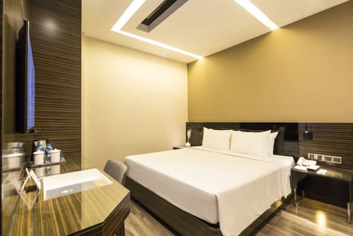 Queen Ann Hotel, Room