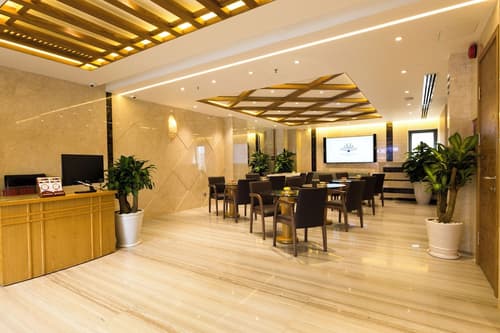 Queen Ann Hotel, Lobby sitting area