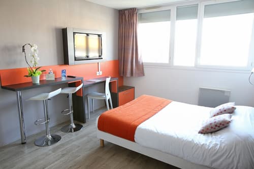 Adonis Paris Sud, Room