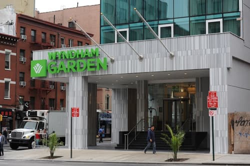 Wyndham Garden Chinatown, Front of property