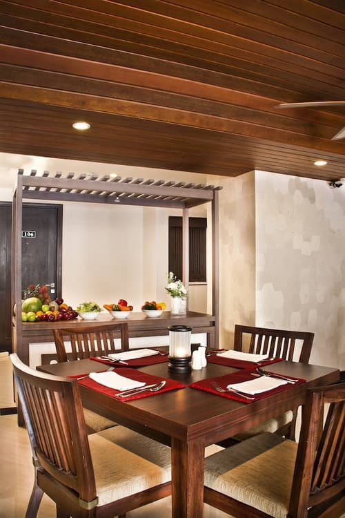 Royal Regantris Kuta, Restaurant