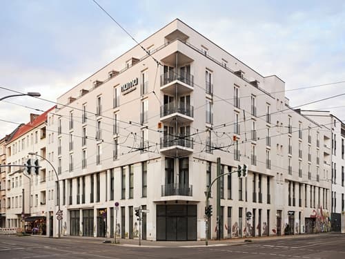 Numa Berlin Boxer, Front of property