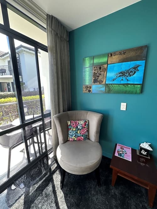 DeLorenzo's Studio Apartments, Room