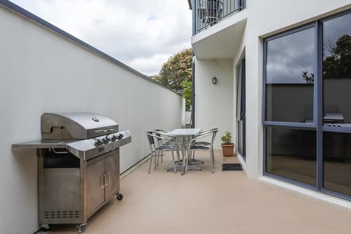 DeLorenzo's Studio Apartments, Room