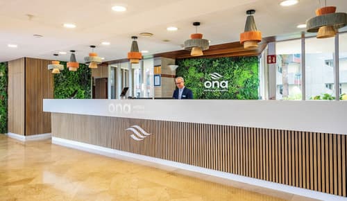 Ona Alborada Apartamentos, Reception