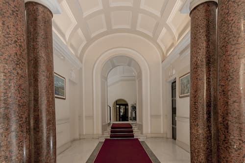 Demetra Hotel, Interior entrance