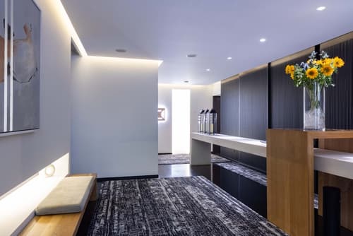 La Suite West - Hyde Park, Reception