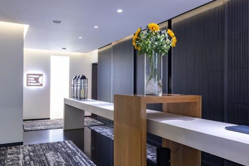 La Suite West - Hyde Park, Reception