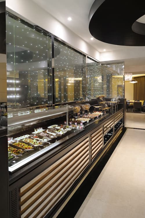Courtyard by Marriott Riyadh Diplomatic Quarter, Breakfast buffet