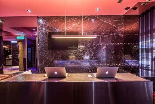 Inhouse Hotel, Reception