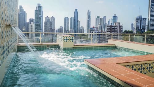 Hilton Garden Inn Panama City Downtown, Panama, Outdoor spa tub