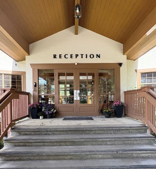 Pinnacle Lodge, Primary image