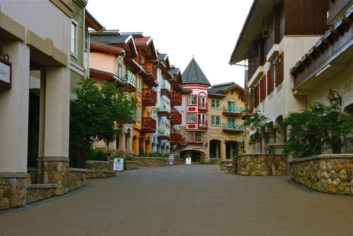 Pinnacle Lodge, Dining