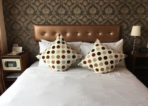 Ramada Hong Kong Harbour View, Room