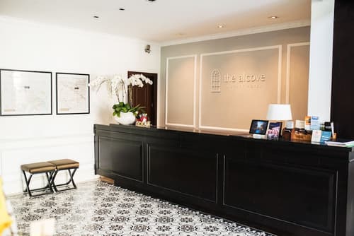 The Alcove Library Hotel, Reception