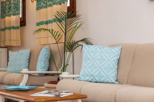 Piccolo Pevero, Lobby sitting area