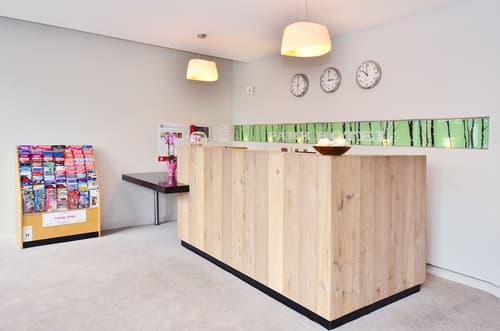 Axiom Park Hotel, Reception