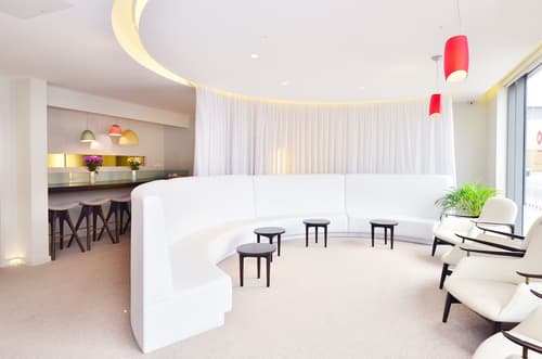 Axiom Park Hotel, Reception