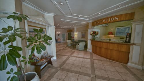 The Beach Hotel, Reception