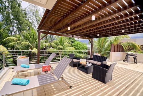 Bon Azur Beachfront Suites & Penthouses with LOV, Terrace/patio