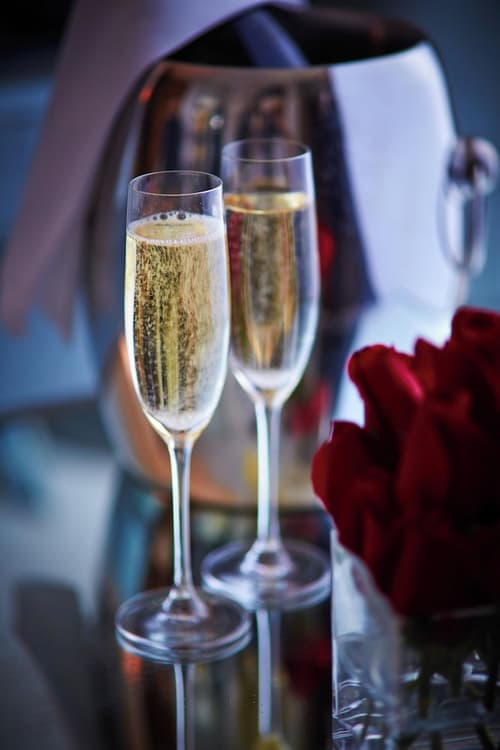 Dorsett Kwun Tong, Hong Kong, Food and drink