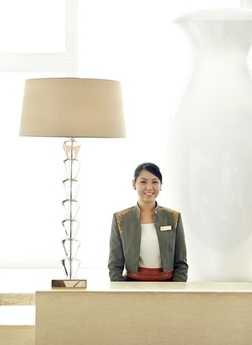 Fairmont Makati, Reception