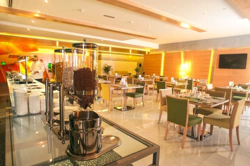 Al Khoory Executive Hotel, Restaurant