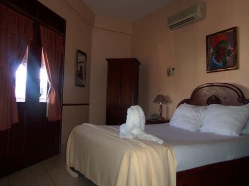 Hotel Discovery, Room