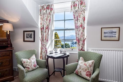 Eilean Iarmain, Room