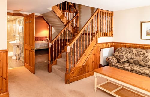 Eilean Iarmain, Room