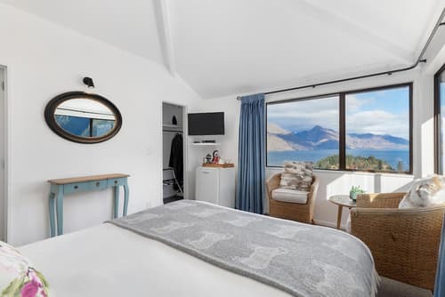 Balmoral Lodge, Room