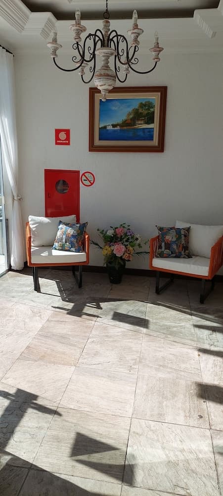 Coronado Inn, Reception