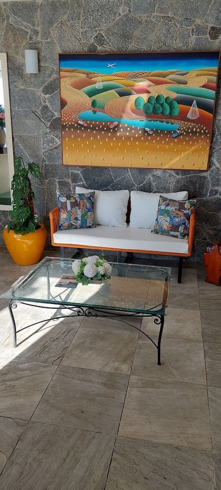 Coronado Inn, Reception