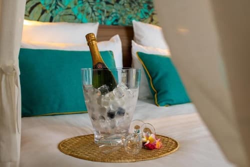 Constance Tekoma. Rodrigues, Room