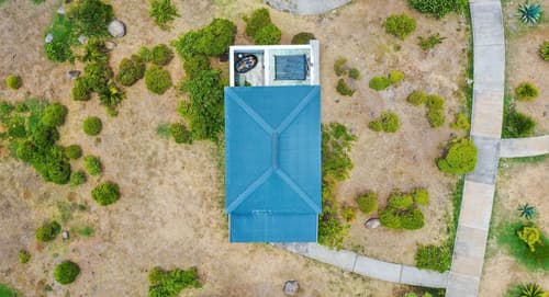 Constance Tekoma. Rodrigues, Room