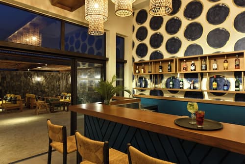 Constance Tekoma. Rodrigues, Bar (on property)