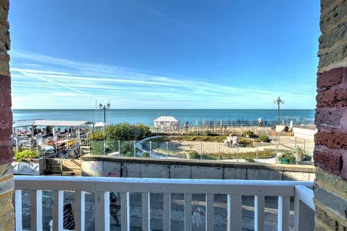 Hotel Le Rayon Vert, Balcony