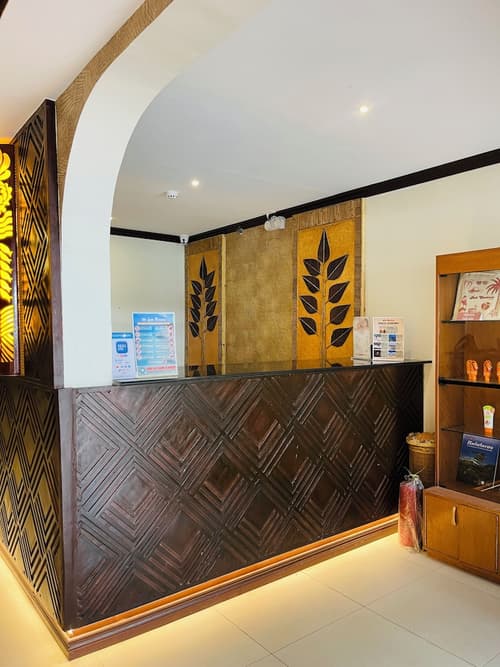 Red Coconut Beach Hotel, Reception