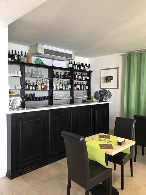 Luna di Marzo, Bar (on property)