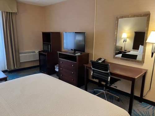 Days Inn by Wyndham Duluth Lakewalk, Room