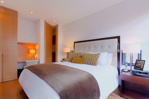 93 Luxury Suites & Residences