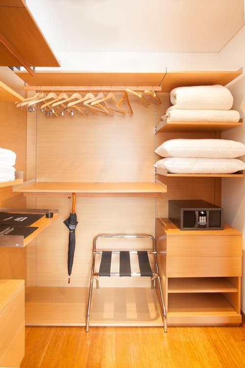 93 Luxury Suites & Residences