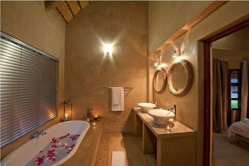 Emanya at Etosha Game Lodge, Bathroom