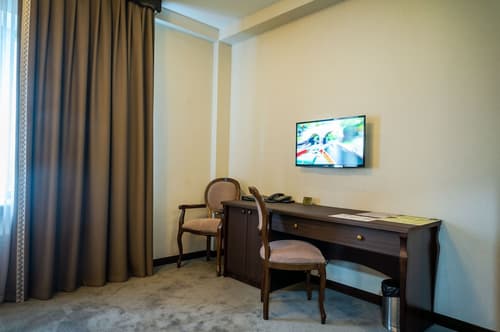 Royal Palace Hotel, Room