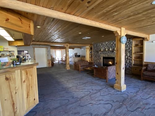 River Canyon Lodge, Lobby sitting area