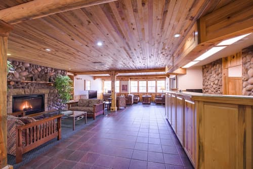 River Canyon Lodge, Lobby