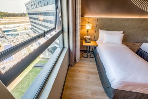 Radisson Hotel and Convention Centre OR Tambo Airport